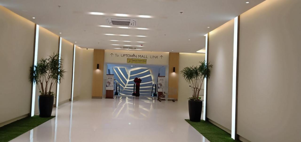 One Uptown Opposite Of Grandhyatt Hotel Manila Taguig City Exteriör bild