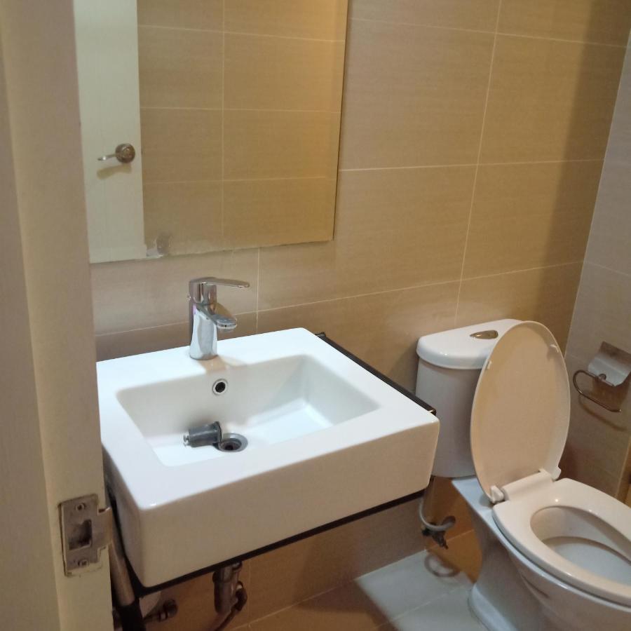 One Uptown Opposite Of Grandhyatt Hotel Manila Taguig City Exteriör bild