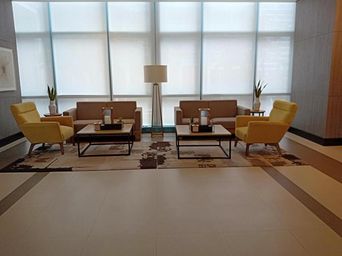 One Uptown Opposite Of Grandhyatt Hotel Manila Taguig City Exteriör bild
